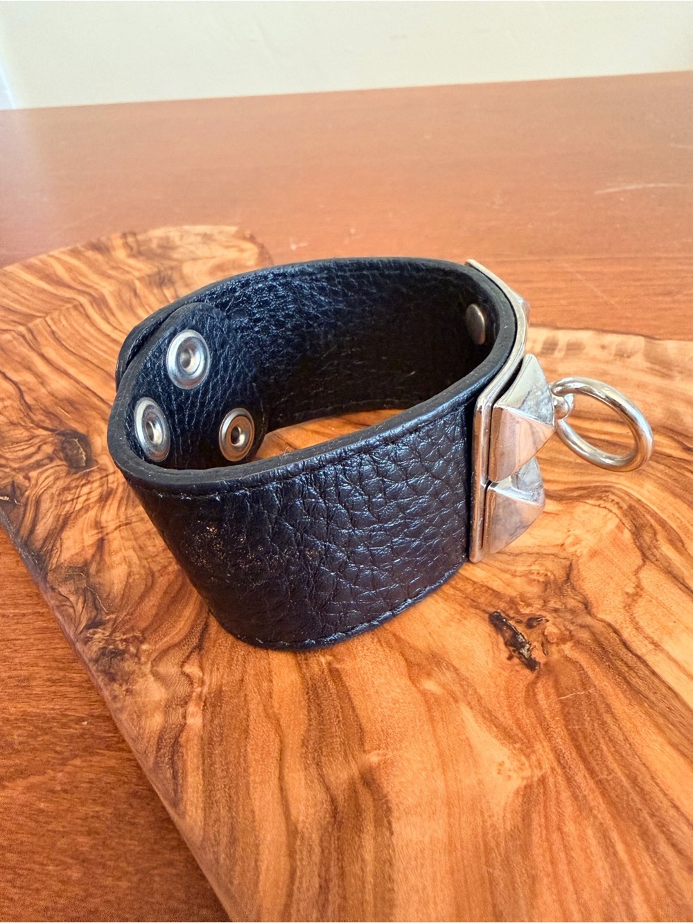 Source Unknown Black Leather Stud Cuff with Silver Ring & Pyramid Studs - Picture 2 of 4